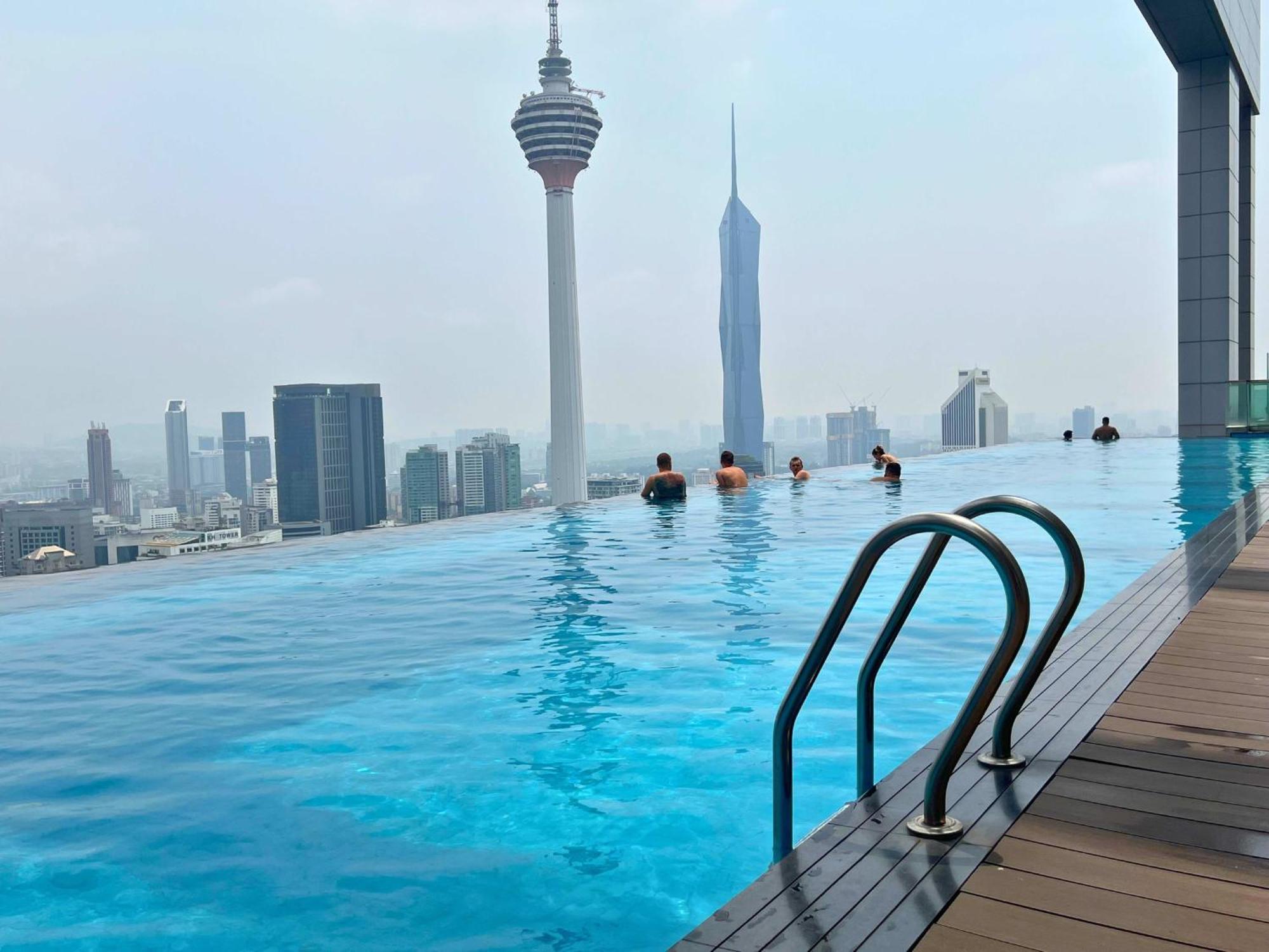 Luxe Suites At Platinum Klcc Kuala Lumpur Esterno foto